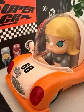Pop Mart Molly Super Track